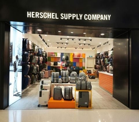 Tham quan cửa hàng Herschel TP.HCM đầu tiên tại Crescent Mall
