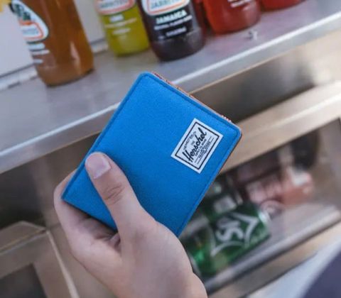 Trải nghiệm chiếc ví Herschel chính hãng từ Canada